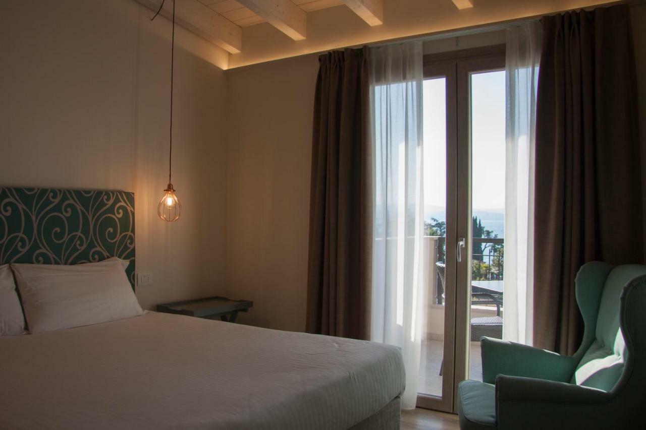 Hotel Berta Desenzano del Garda Kültér fotó